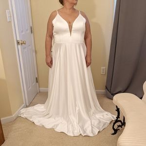 NWT Satin Charmeuse Plunge Neck Wedding Dress with Pockets